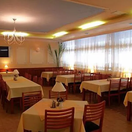 Anton 3* Тепличка-над-Вагом