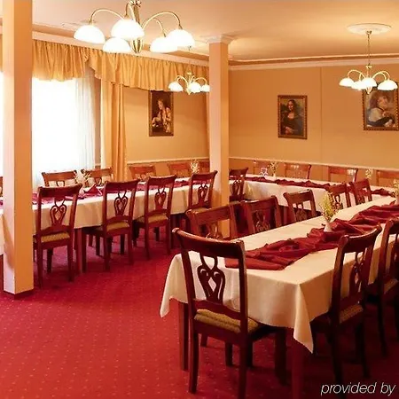 Anton 3* Тепличка-над-Вагом