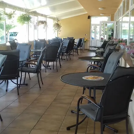 Anton Отель Тепличка-над-Вагом